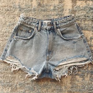 Zara light washed denim shorts, size 34 never worn